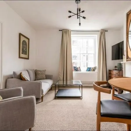 Modern Flat In Central London